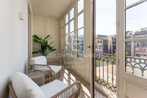 Apartamento de 4 dormitorios en venta en Barcelona, Cataluña, Spain № 7984