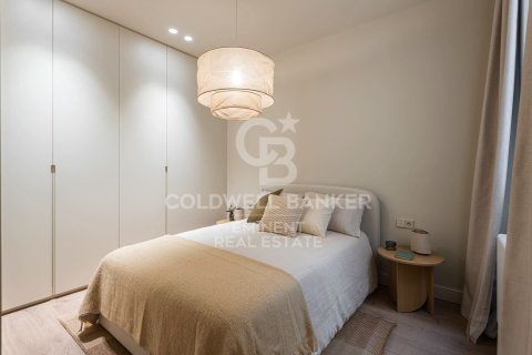 Apartamento de 4 dormitorios en venta en Barcelona, Cataluña, Spain № 7984 - foto 13