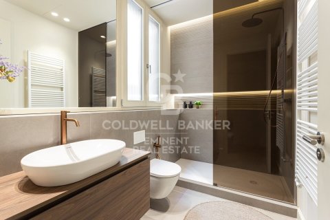 Apartamento de 4 dormitorios en venta en Barcelona, Cataluña, Spain № 7984 - foto 12