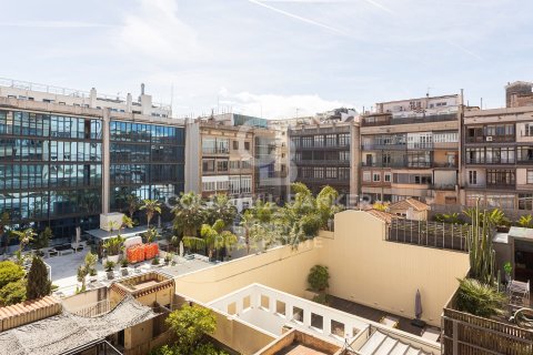 Apartamento de 4 dormitorios en venta en Barcelona, Cataluña, Spain № 7984 - foto 8