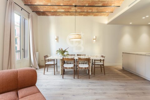 Apartamento de 4 dormitorios en venta en Barcelona, Cataluña, Spain № 7984 - foto 23