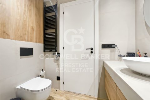 Apartamento de 2 dormitorios en venta en Barcelona, Cataluña, Spain № 7982 - foto 11