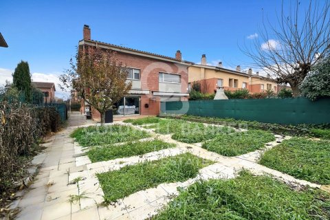 Сasa de 4 dormitorios en venta en Vic, Barcelona, Cataluña, Spain № 5391