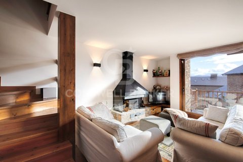Dúplex de 3 dormitorios en venta en Gerona, Cataluña, Spain № 5389 - foto 9