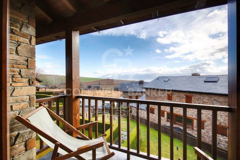 Dúplex de 3 dormitorios en venta en Gerona, Cataluña, Spain № 5389 - foto 19