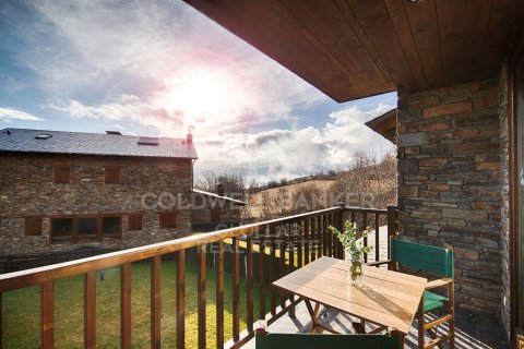 Dúplex de 3 dormitorios en venta en Gerona, Cataluña, Spain № 5389 - foto 10