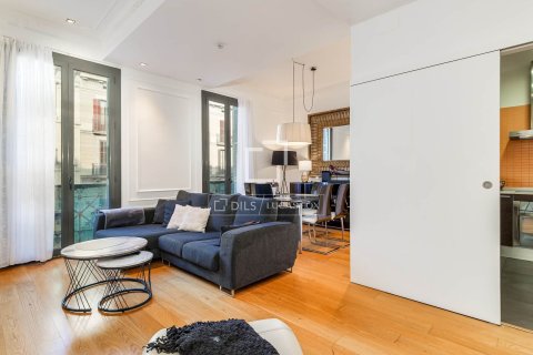 Apartamento de 2 dormitorios en venta en Barcelona, Cataluña, Spain № 6258 - foto 3