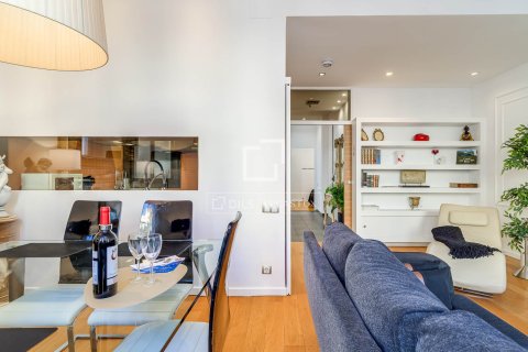 Apartamento de 2 dormitorios en venta en Barcelona, Cataluña, Spain № 6258 - foto 12