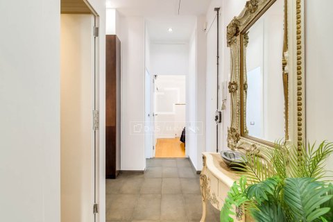 Apartamento de 2 dormitorios en venta en Barcelona, Cataluña, Spain № 6258 - foto 19