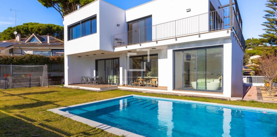 Villa de 6 dormitorios en venta en Premia De Dalt, Barcelona, Cataluña, Spain № 6259