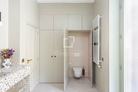 Apartamento de 3 dormitorios en venta en Barcelona, Cataluña, Spain № 6256 - foto 2