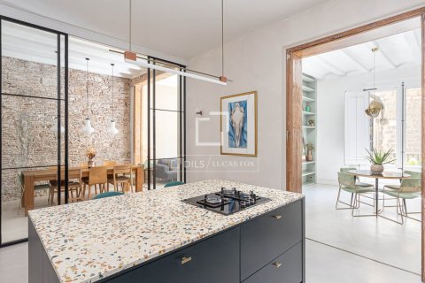 Apartamento de 3 dormitorios en venta en Barcelona, Cataluña, Spain № 6256