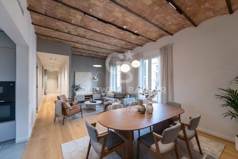 Apartamento de 4 dormitorios en venta en Barcelona, Cataluña, Spain № 7923