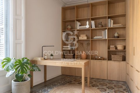 4 bedrooms apartment for sale in Barcelona, Catalonia, Spain № 7923 - photo 6