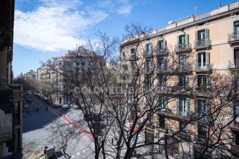 4 bedrooms apartment for sale in Barcelona, Catalonia, Spain № 7923 - photo 3