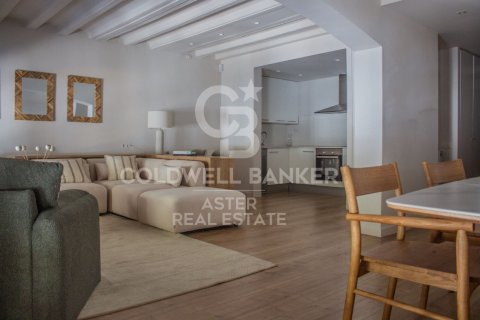 Tríplex de 2 dormitorios en venta en Barcelona, Cataluña, Spain № 7922