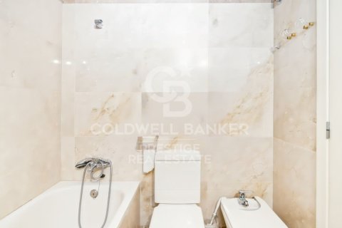 Apartamento de 4 dormitorios en venta en Barcelona, Cataluña, Spain № 7818 - foto 3
