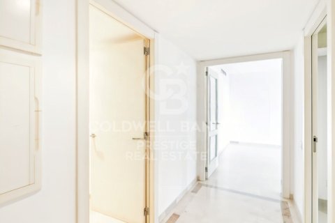 Apartamento de 4 dormitorios en venta en Barcelona, Cataluña, Spain № 7818 - foto 2