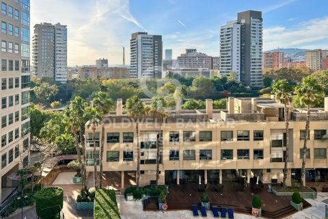 Apartamento de 4 dormitorios en venta en Barcelona, Cataluña, Spain № 7818 - foto 9