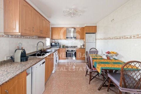 Villa de 3 dormitorios en venta en Roses, Gerona, Cataluña, Spain № 7820 - foto 24