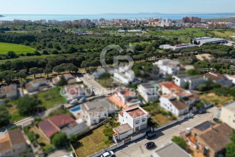 Villa de 3 dormitorios en venta en Roses, Gerona, Cataluña, Spain № 7820 - foto 3
