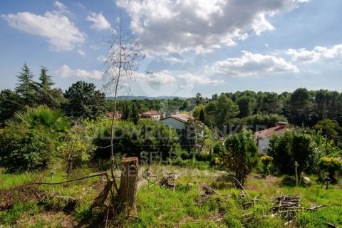 Parcela de 1001 m² en venta en Cerdanyola del Vallès, Barcelona, Cataluña, Spain № 7976 - foto 11
