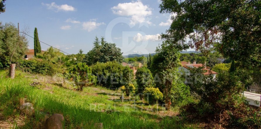 Parcela de 1001 m² en venta en Cerdanyola del Vallès, Barcelona, Cataluña, Spain № 7976