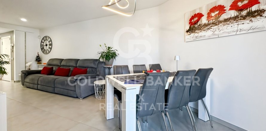 Dúplex de 4 dormitorios en venta en L'Escala, Gerona, Cataluña, Spain № 5569