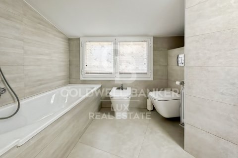 Dúplex de 4 dormitorios en venta en L'Escala, Gerona, Cataluña, Spain № 5569 - foto 15