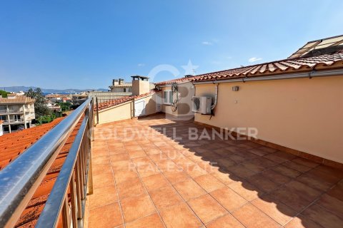 Dúplex de 4 dormitorios en venta en L'Escala, Gerona, Cataluña, Spain № 5569 - foto 2