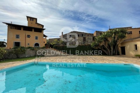 Сasa de 18 dormitorios en venta en Vilanova i la Geltrú, Barcelona, Cataluña, Spain № 6078 - foto 4
