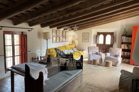 Сasa de 18 dormitorios en venta en Vilanova i la Geltrú, Barcelona, Cataluña, Spain № 6078 - foto 15
