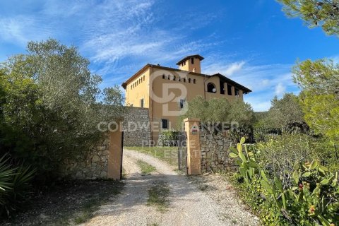 Сasa de 18 dormitorios en venta en Vilanova i la Geltrú, Barcelona, Cataluña, Spain № 6078 - foto 2