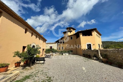 Сasa de 18 dormitorios en venta en Vilanova i la Geltrú, Barcelona, Cataluña, Spain № 6078 - foto 24