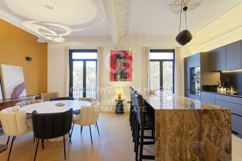 Купить квартиру в Барселона, Испания с 4 спальни, 134м², № 5398 - фото 2