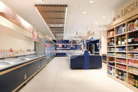 Tienda al por menor de 211 m² en venta en Barcelona, Cataluña, Spain № 5205 - foto 3
