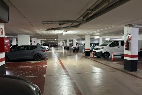 Propiedad comercial de 14600 m² en venta en L'Eixample, Barcelona, Cataluña, Spain № 5203