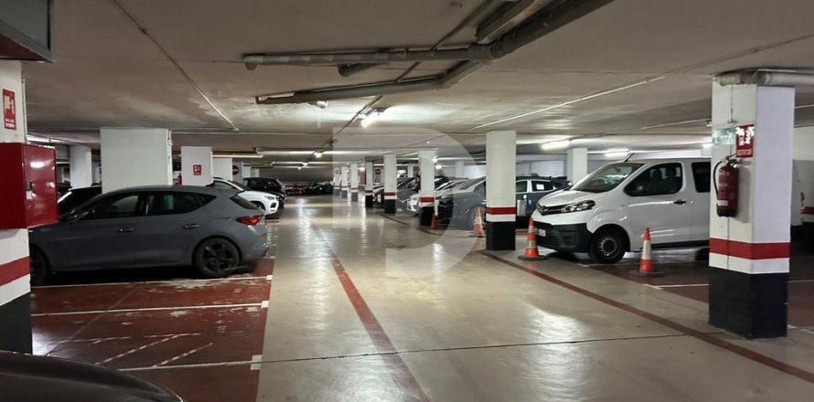 Propiedad comercial de 14600 m² en venta en L'Eixample, Barcelona, Cataluña, Spain № 5203