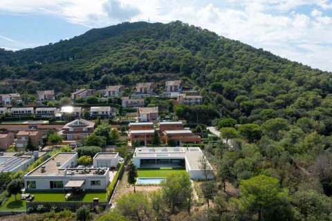 Сasa de 4 dormitorios en venta en Cataluña, Spain № 6251 - foto 22