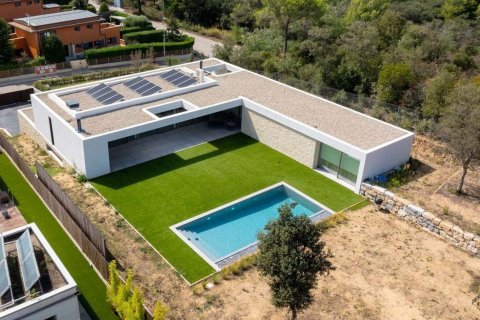 Сasa de 4 dormitorios en venta en Cataluña, Spain № 6251
