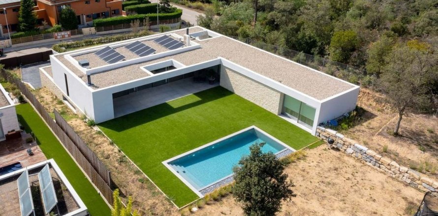 Сasa de 4 dormitorios en venta en Cataluña, Spain № 6251