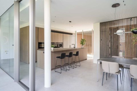 Сasa de 4 dormitorios en venta en Cataluña, Spain № 6251 - foto 26
