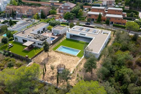 Сasa de 4 dormitorios en venta en Cataluña, Spain № 6251 - foto 11