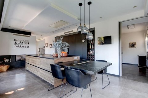 Сasa de 4 dormitorios en venta en Cataluña, Spain № 6252 - foto 26
