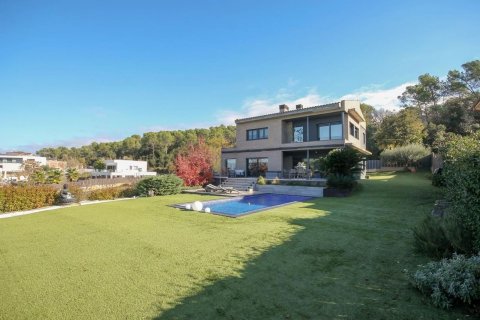 Сasa de 4 dormitorios en venta en Cataluña, Spain № 6252