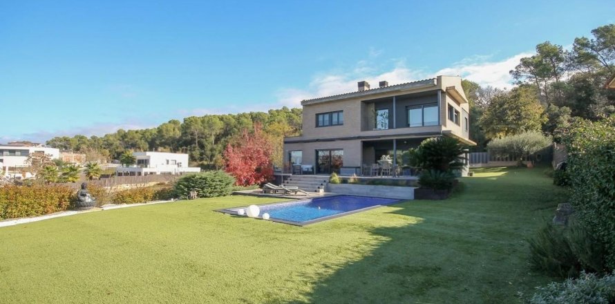Сasa de 4 dormitorios en venta en Cataluña, Spain № 6252