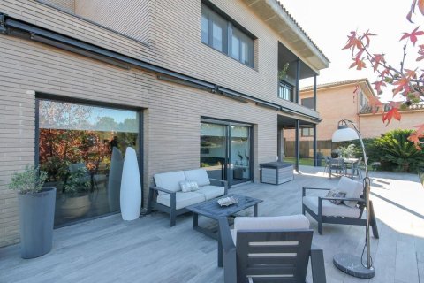 Сasa de 4 dormitorios en venta en Cataluña, Spain № 6252 - foto 22