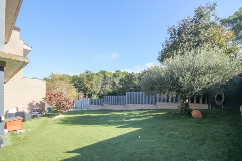 Сasa de 4 dormitorios en venta en Cataluña, Spain № 6252 - foto 11