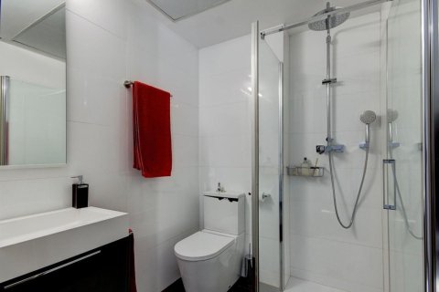 Сasa de 4 dormitorios en venta en Cataluña, Spain № 6252 - foto 30