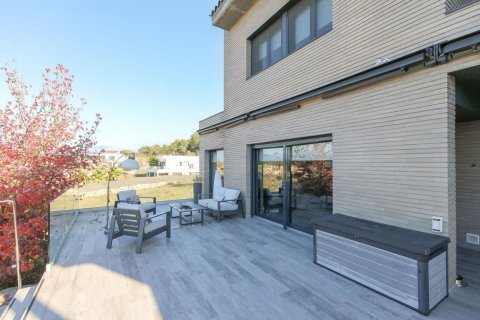 Сasa de 4 dormitorios en venta en Cataluña, Spain № 6252 - foto 9
